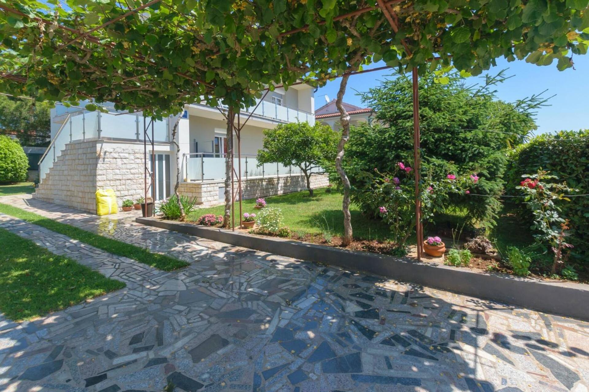 Family House With 2 Apartments - Irma Μεντουλίν Εξωτερικό φωτογραφία