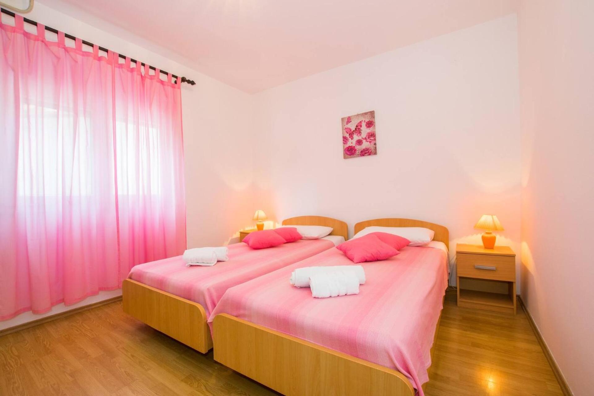 Family House With 2 Apartments - Irma Μεντουλίν Εξωτερικό φωτογραφία